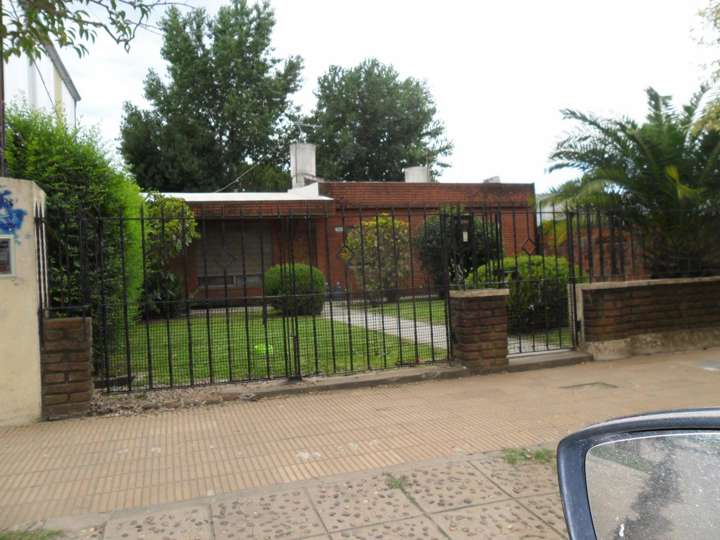 Casa en venta en Rawson, Garín