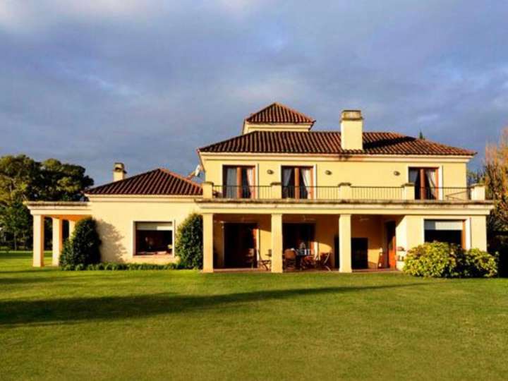 Casa en venta en 1000 - Avenida Carlos Pellegrini, Luján