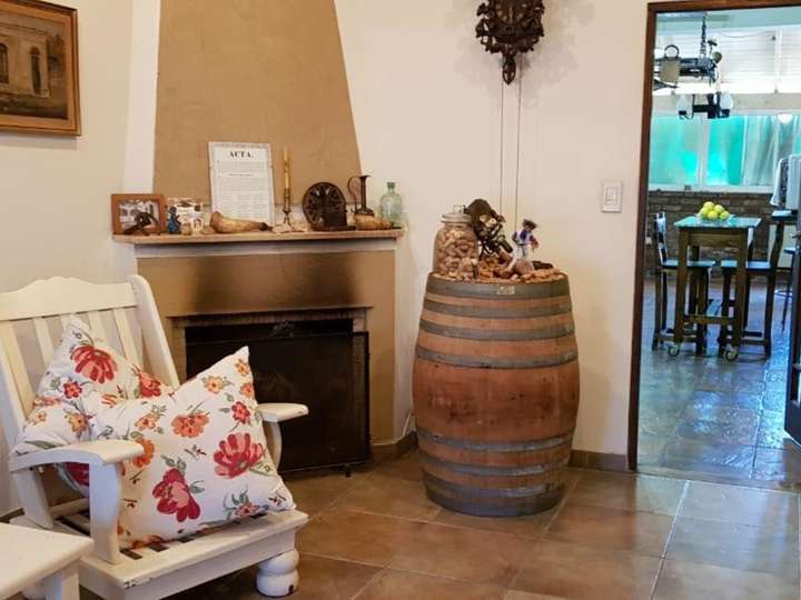 Casa en venta en Castellanos, Villa Luzuriaga