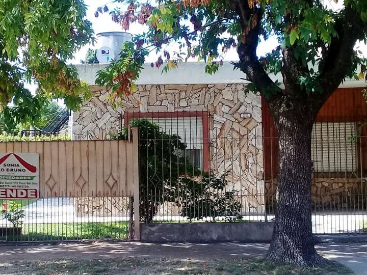 Casa en venta en Pío XII, 2383, Paso del Rey