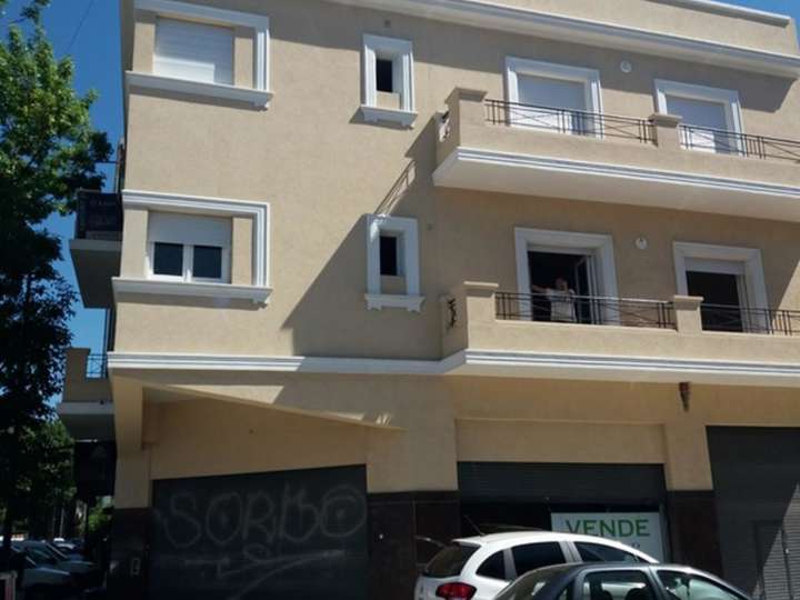 Comercial / Tienda en venta en Mario Bernasconi, 2222, Ciudad Autónoma de Buenos Aires