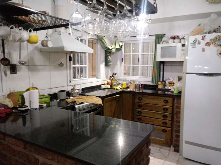 Casa en venta en Almafuerte, 1000, Villa Luzuriaga