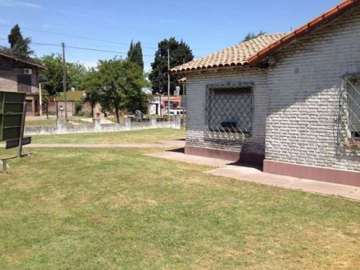 Casa adosada en venta en Malvinas Argentinas, Longchamps