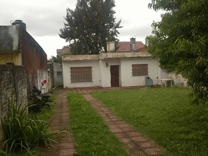 Casa en venta en Poeta Romildo Risso, Villa Tesei