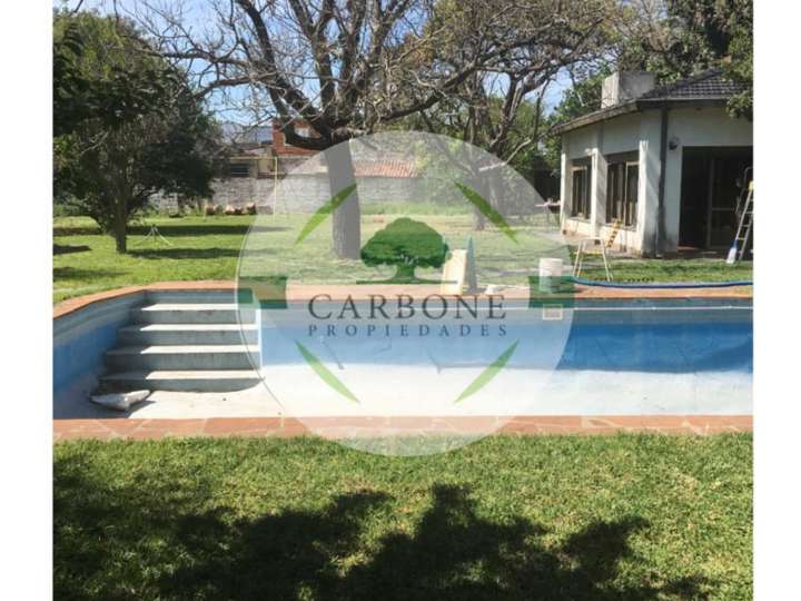 Casa adosada en venta en Alvar Núñez, Villa Tesei