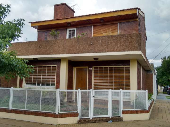 Casa en venta en Chubut, 200, El Palomar