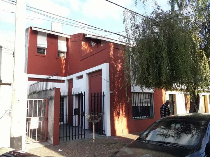 Casa en venta en Rawson, 67, Buenos Aires