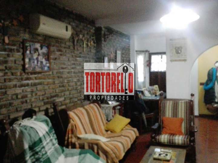 Casa en venta en Carabobo, 1426, Buenos Aires