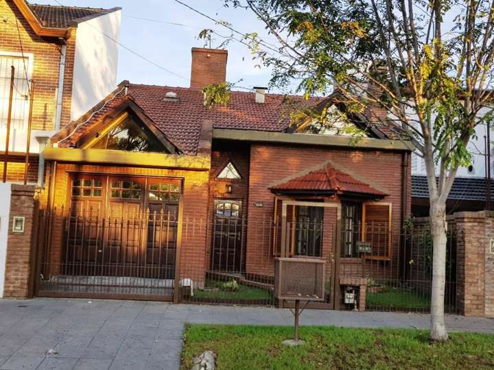 Casa en venta en Azcuénaga, Muñiz