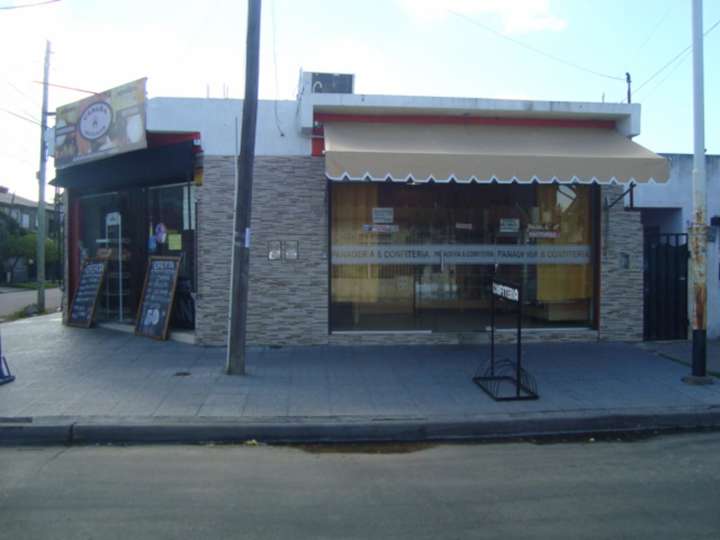 Comercial / Tienda en alquiler en José Hernández, 521, Luis Guillón