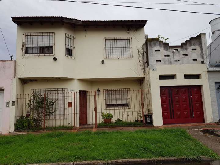 Casa en venta en Camacuá, 2864, Villa Luzuriaga