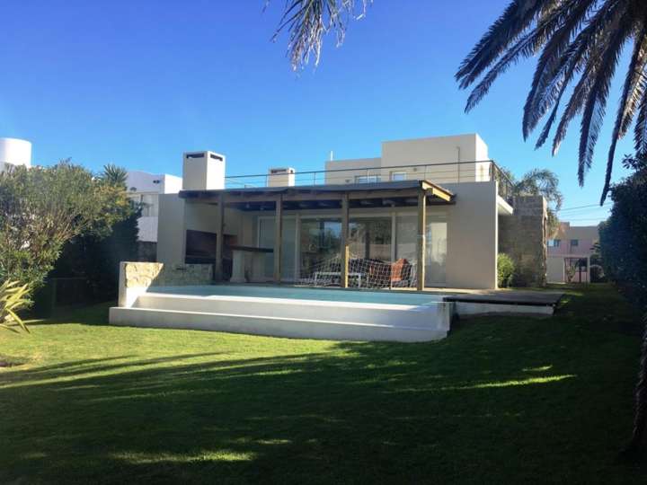 Casa en venta en 2 de Febrero (Calle 10), Punta Del Este