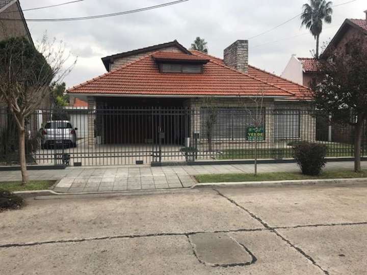 Casa en venta en Avenida Hipólito Yrigoyen, Buenos Aires