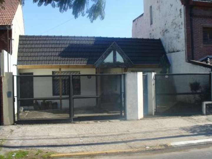 Casa en venta en 512 - Luis María Campos, 5600, Buenos Aires