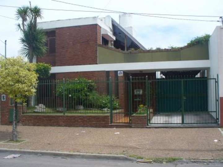 Casa en venta en 810 - Martín Fierro, 6101, Villa Bosch