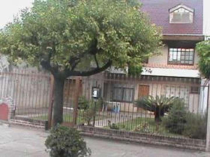 Casa en venta en Almirante Brown, 2601, Lomas del Mirador