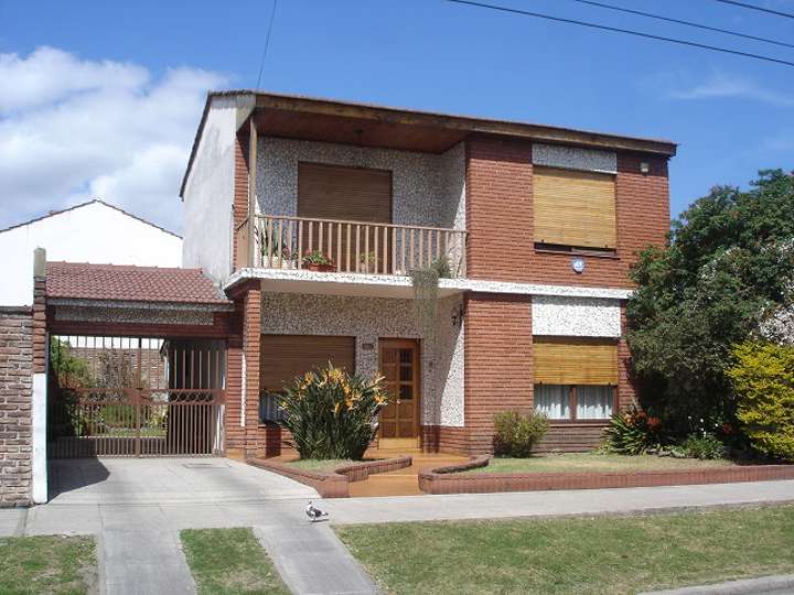 Casa en venta en Félix Frias, Hurlingham