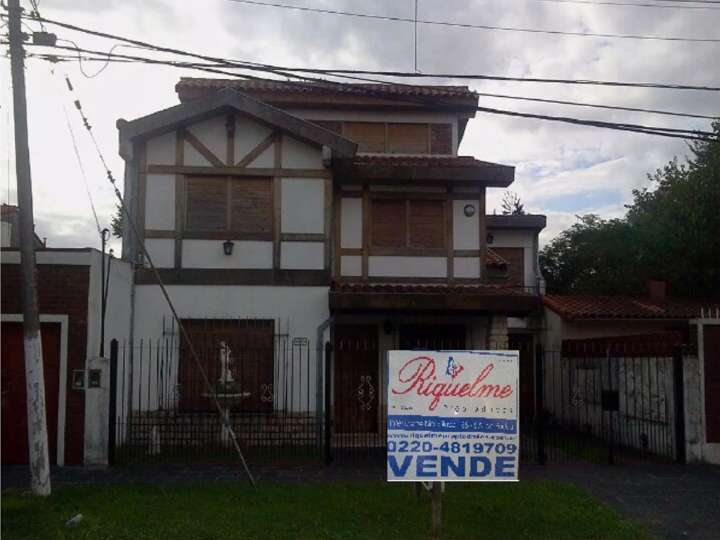 Casa en venta en Henri Dunant, Buenos Aires