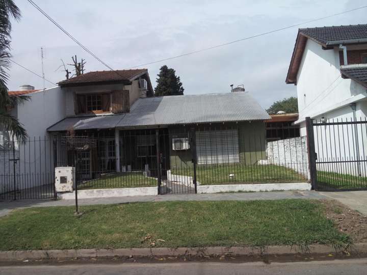 Casa en venta en Hipólito Bouchard, Grand Bourg