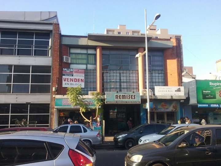 Comercial / Tienda en venta en Avenida Presidente Juan Domingo Perón, 1886, Buenos Aires