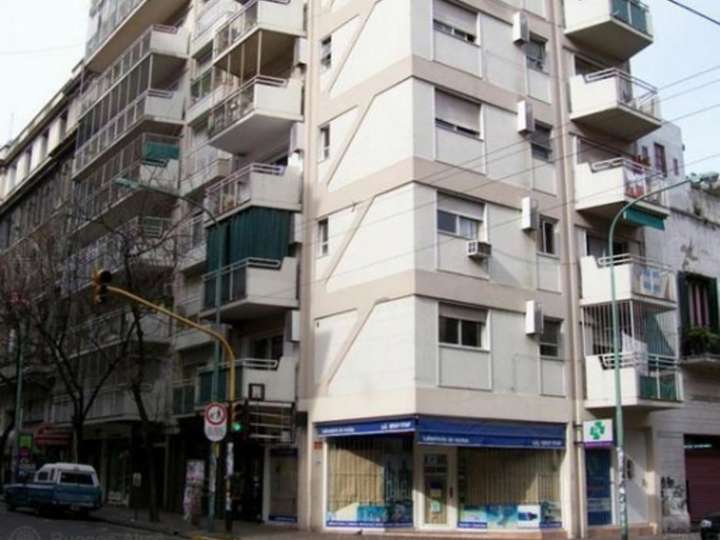 Comercial / Tienda en alquiler en Adolfo Alsina, 2488, Ciudad Autónoma de Buenos Aires