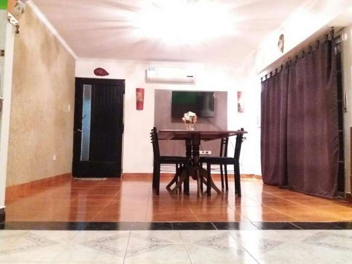 Casa en venta en Avenida Cristianía, 642, Villa Luzuriaga