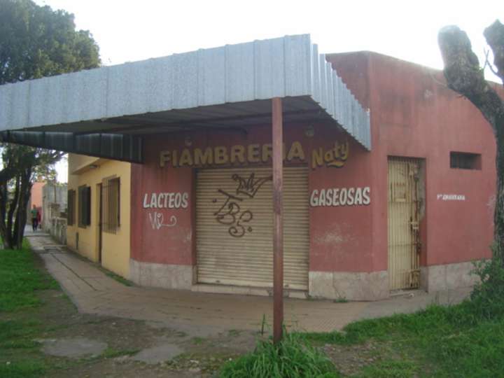 Comercial / Tienda en alquiler en Bolívar, 925, Longchamps