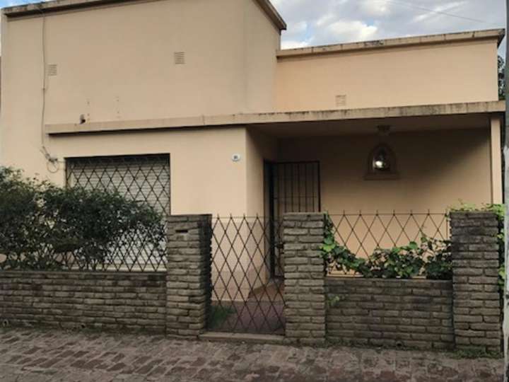 Casa en venta en Mamerto Esquiu, 100, Buenos Aires