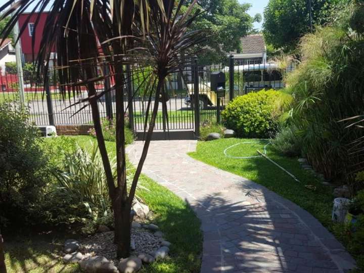 Casa en venta en Jorge de Kay, 1600, Adrogué