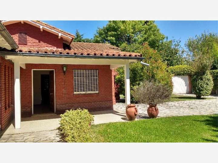 Casa en venta en Mariano Moreno, Bella Vista