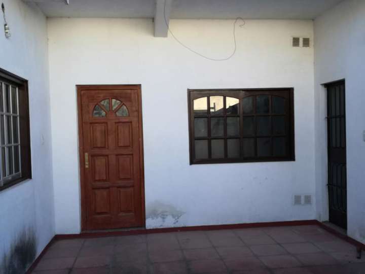 Casa en venta en Lisandro de La Torre, Buenos Aires