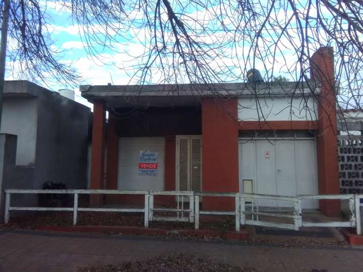 Casa en venta en Juan Bautista Alberdi, 64, Puerto Gral San Martín