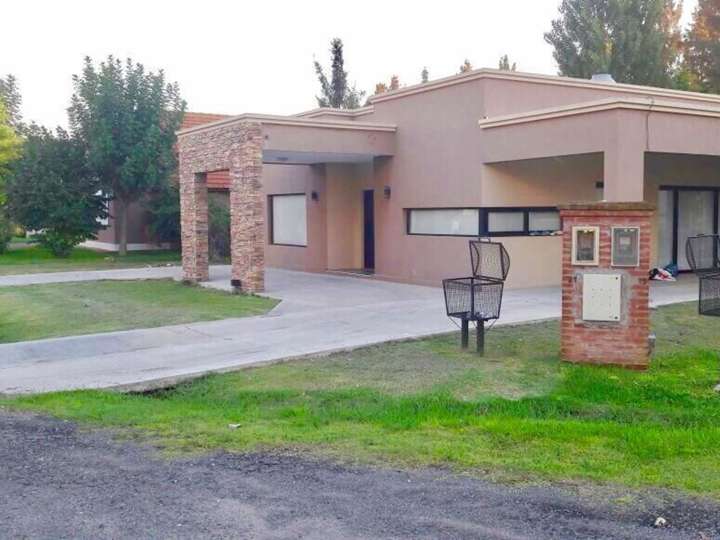 Casa en venta en Avenida Mariano Castex, Buenos Aires