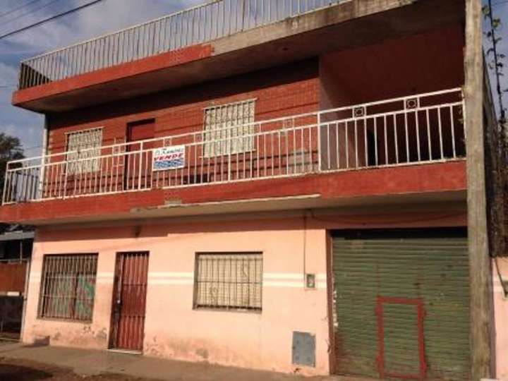 Casa en venta en Darwin Passaponti, Buenos Aires