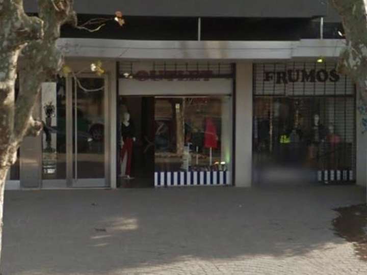 Comercial / Tienda en alquiler en Luis Guillón, Buenos Aires