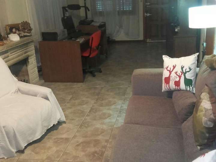 Casa en venta en Alfonsina Storni, Garín