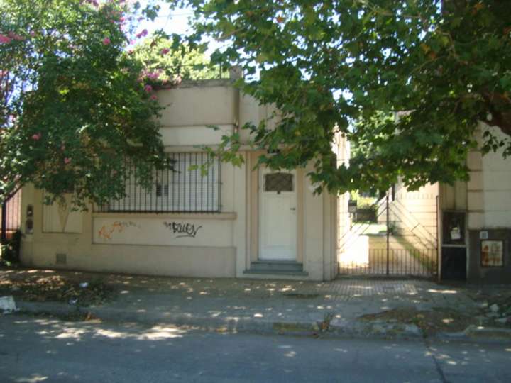 Casa en venta en Avenida Amenedo, 765, Adrogué