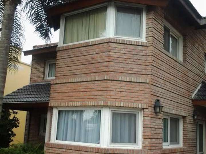 Casa en venta en Túpac Amaru, Buenos Aires