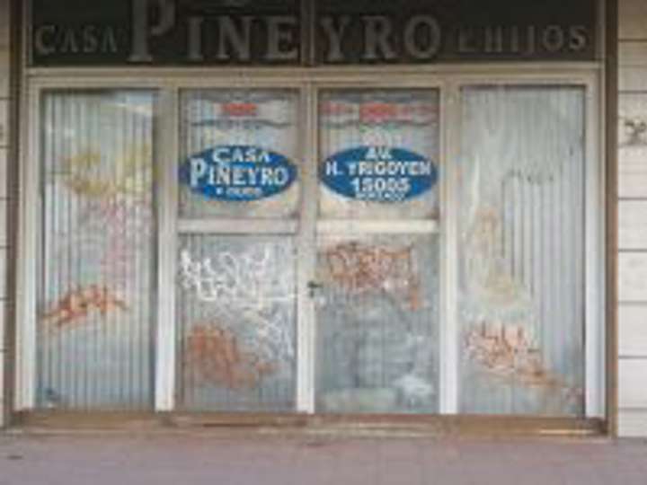 Comercial / Tienda en alquiler en Avenida Hipólito Yrigoyen, 15001, Burzaco