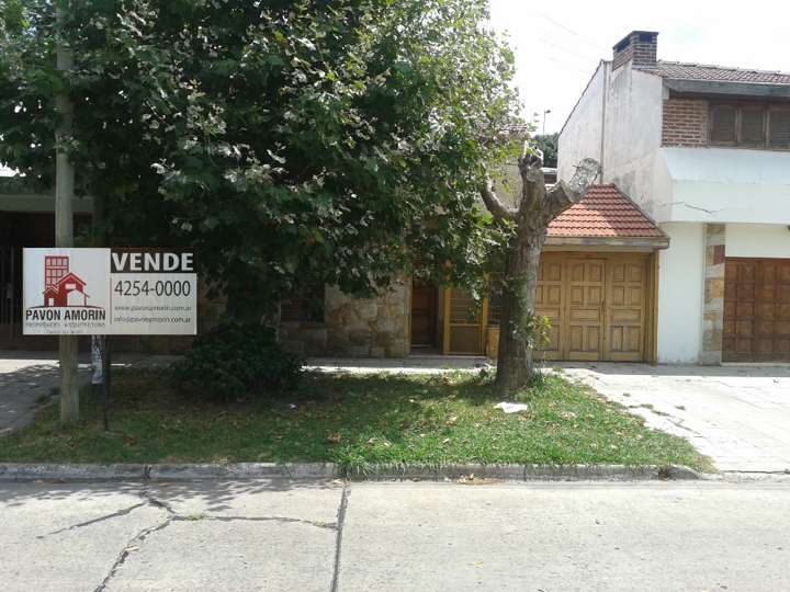 Casa en venta en La Rioja, 1009, Buenos Aires