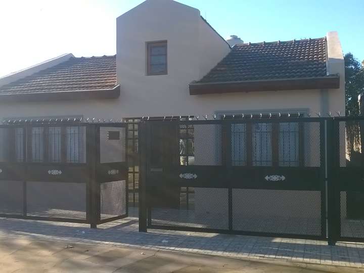 Casa en venta en Juan José Paso, Muñiz