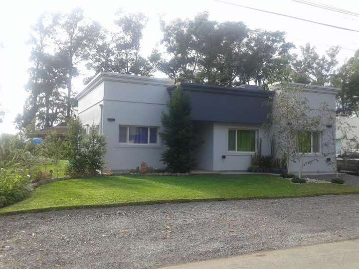 Casa en venta en Acceso Oeste, Francisco Álvarez