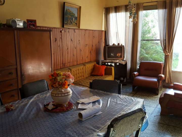 Casa en venta en Madres de Plaza de Mayo, 502, Buenos Aires