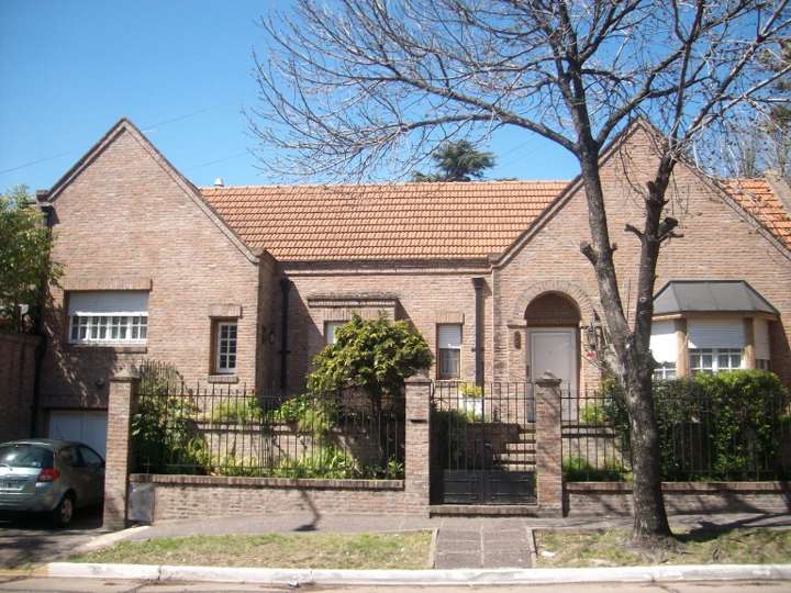 Casa en venta en Brandsen, 748, Buenos Aires