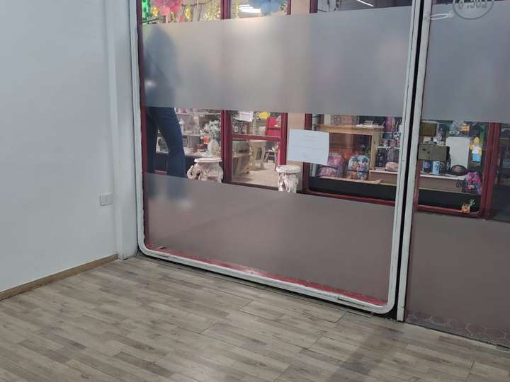 Comercial / Tienda en alquiler en Avenida Gobernador Valentín Vergara, Villa Tesei