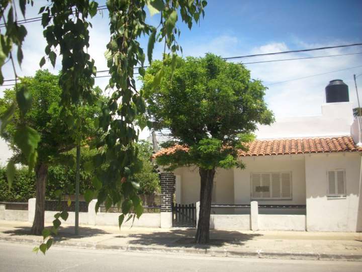 Casa en venta en Calle 1, 1737, Santa Teresita