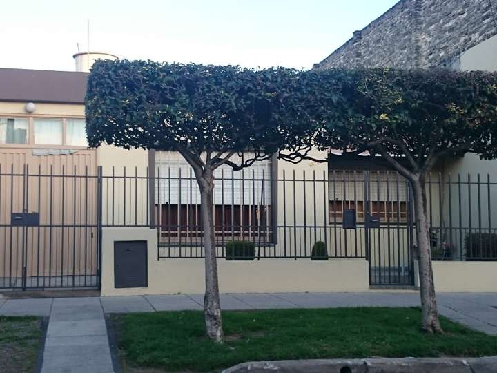 Casa en venta en Cervantes, 2615, Villa Luzuriaga