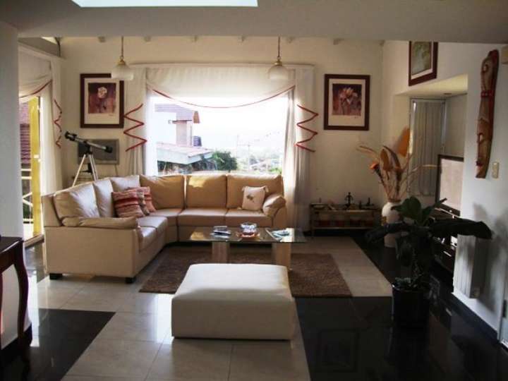 Casa en venta en Avenida 9 de Julio, 7, Villa Carlos Paz