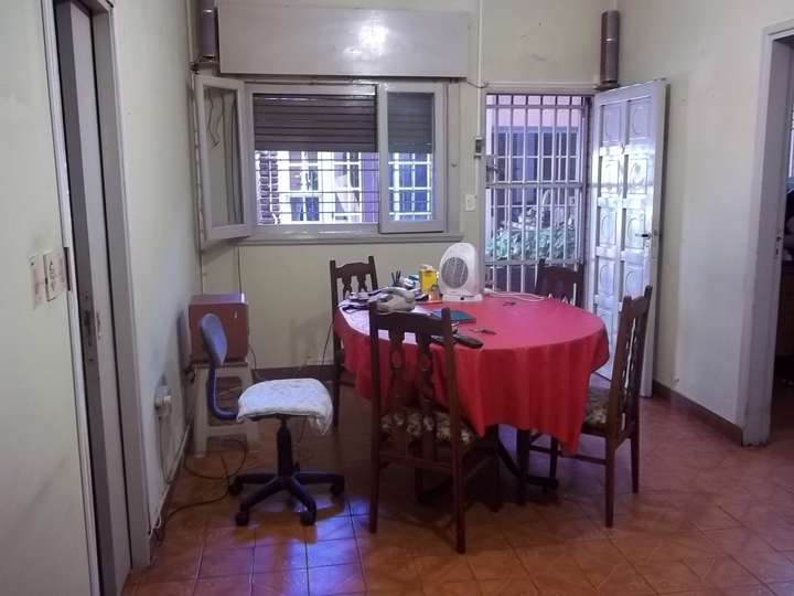 Edificio en venta en Combate de los Pozos, 199, Lomas del Mirador