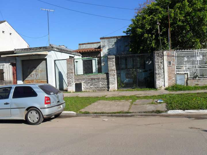 Casa en venta en Albert Einstein, Buenos Aires